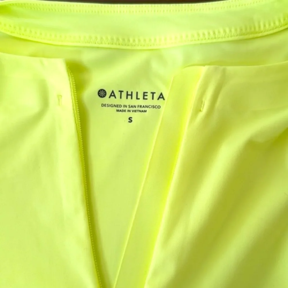 NWT !! ATHLETA Pacifica II Tee Rashguard Top - Picture 5 of 6